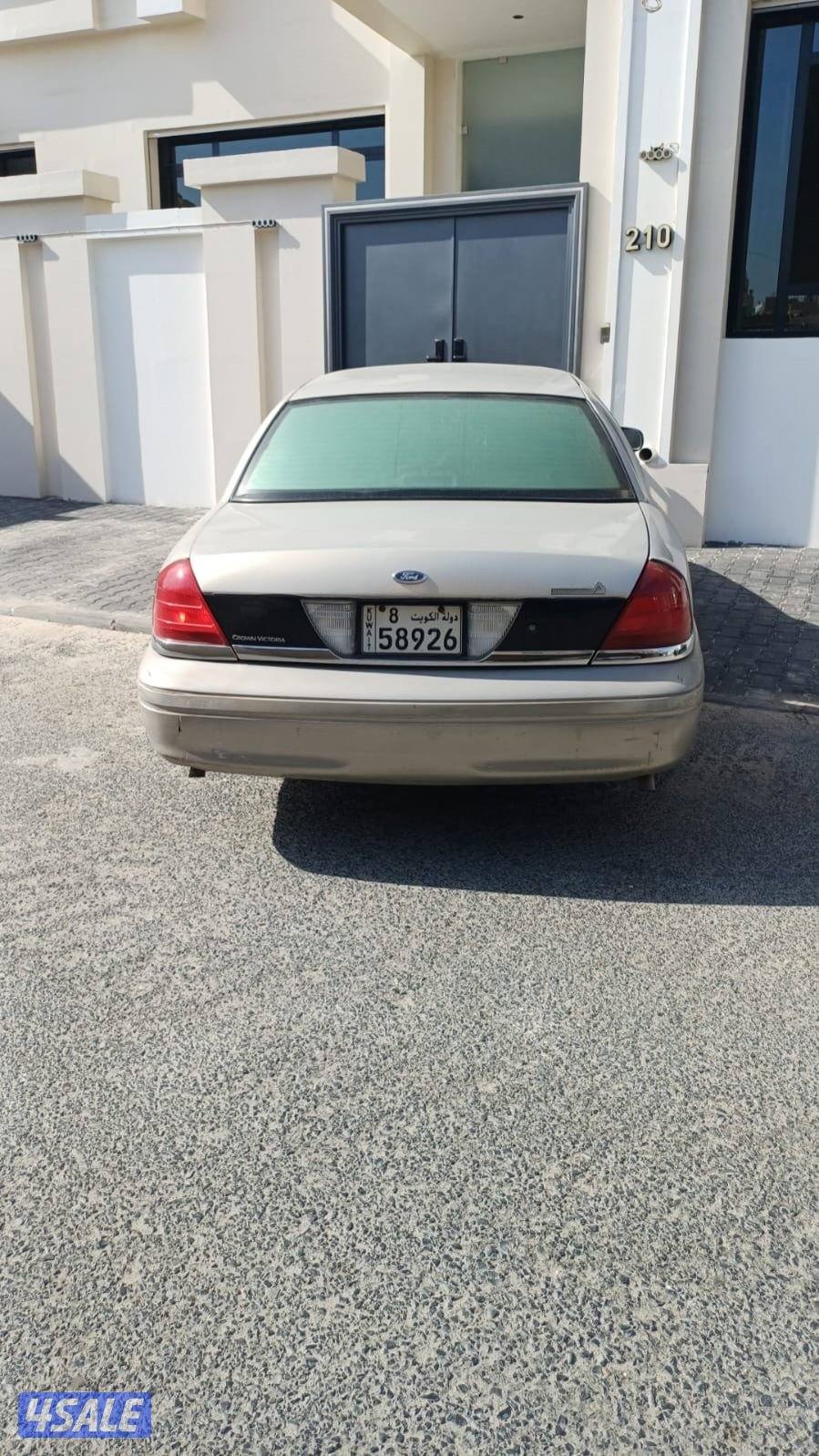للبيع فورد فكتوريا موديل 2011 صبغ الوكالة ماشي 410.000 قابل للمساواة3
