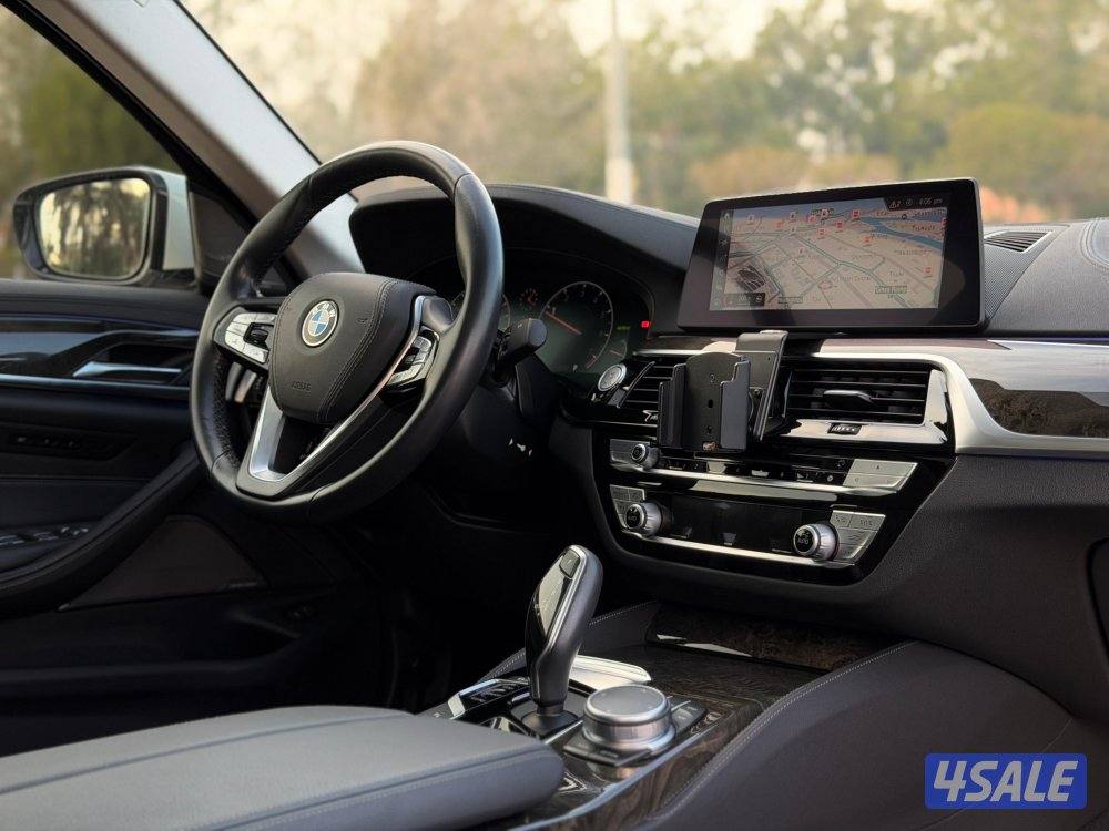 للبيع BMW 540i موديل 2019 بحالة الوكاله9