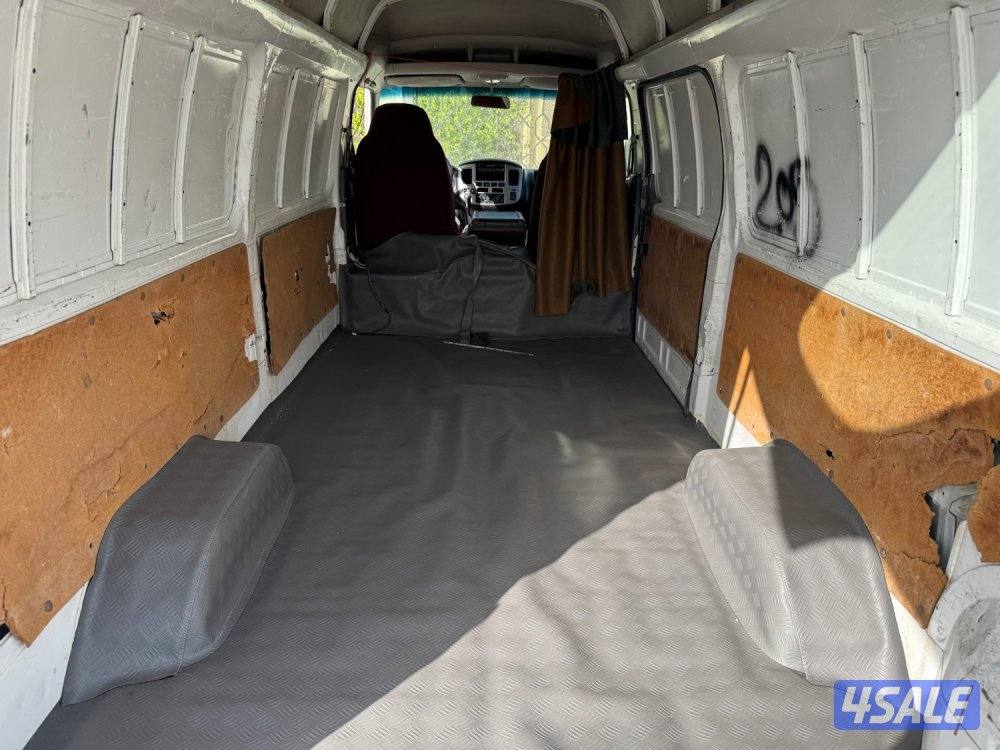 باص نيسان اورفان 2010 سقف غالي مقفل بحالة نظيف8