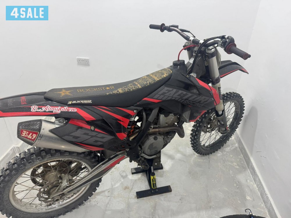 للبيع سيكل KTM 250 موديل 2013 عليه كت طلبيه من برا وستاند واقزوز Yoshimar نظيف جداً السعر 950   للتواصل :  977776372