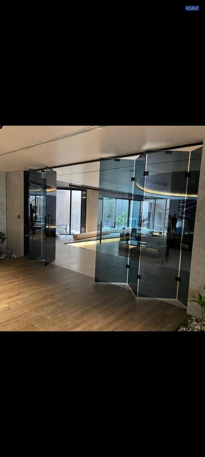 فني زجاج ومرايا وطاولات طعام وشاور بكس وتركيب زجاج وصيانة ابواب6