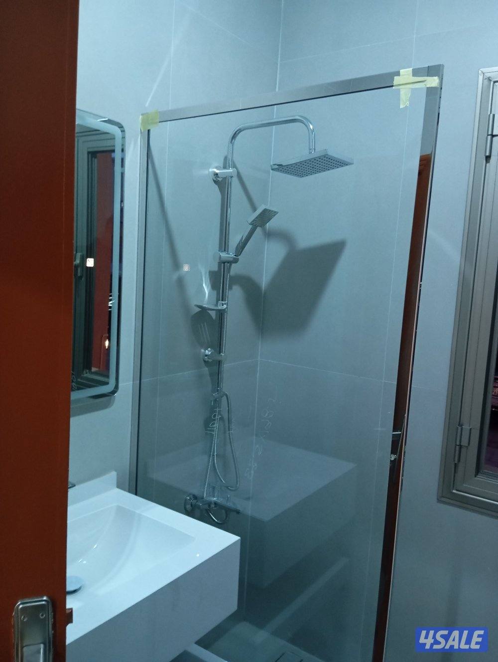 فني زجاج ومرايا وطاولات طعام وشاور بكس وتركيب زجاج وصيانة ابواب8