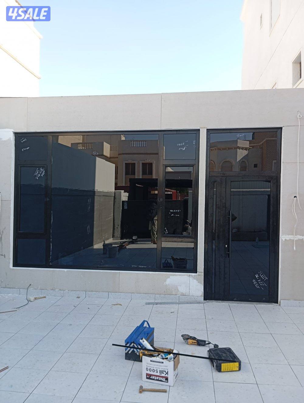 فني زجاج ومرايا وطاولات طعام وشاور بكس وتركيب زجاج وصيانة ابواب10