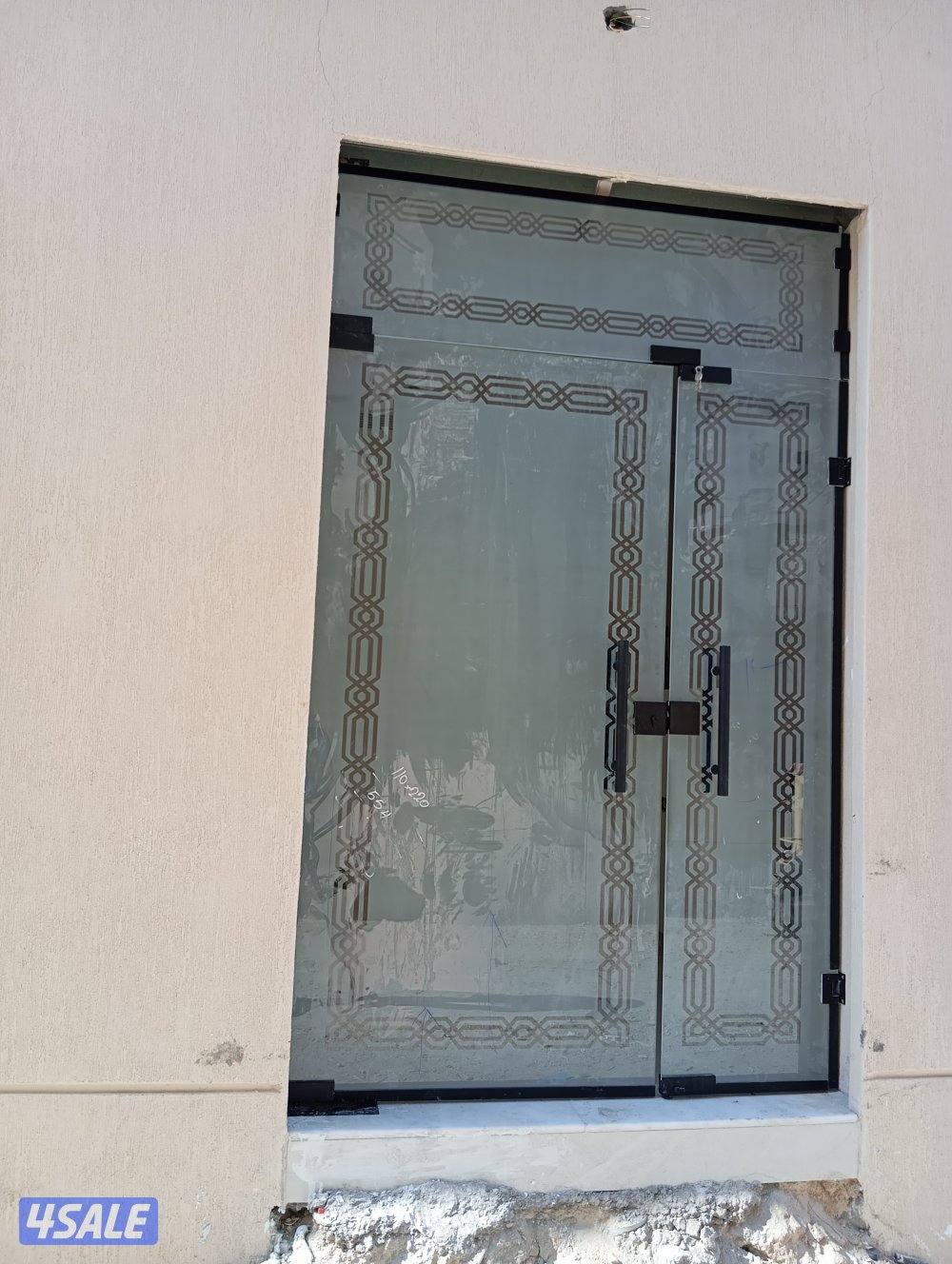 فني زجاج ومرايا وطاولات طعام وشاور بكس وتركيب زجاج وصيانة ابواب11