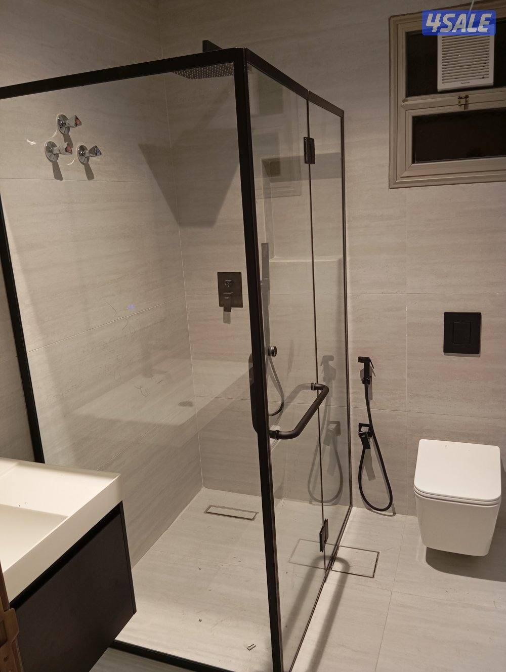 فني زجاج ومرايا وطاولات طعام وشاور بكس وتركيب زجاج وصيانة ابواب14