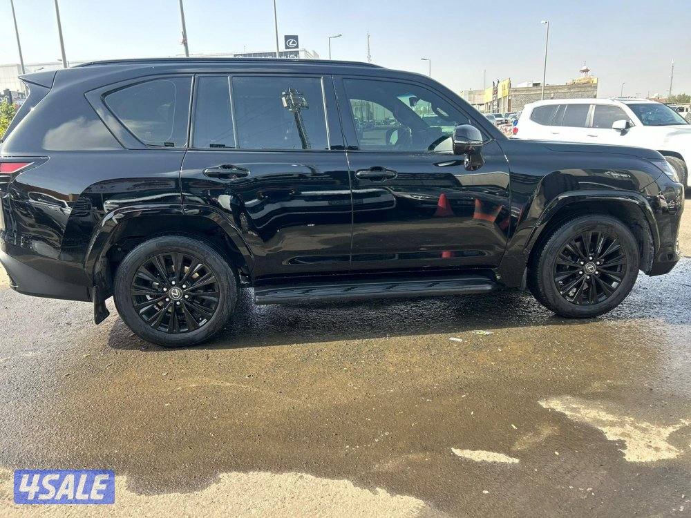 لكزس LX600 درجة ثانيه  twinturbo .V6 موديل 2023 ماشى 81.000 k.m2