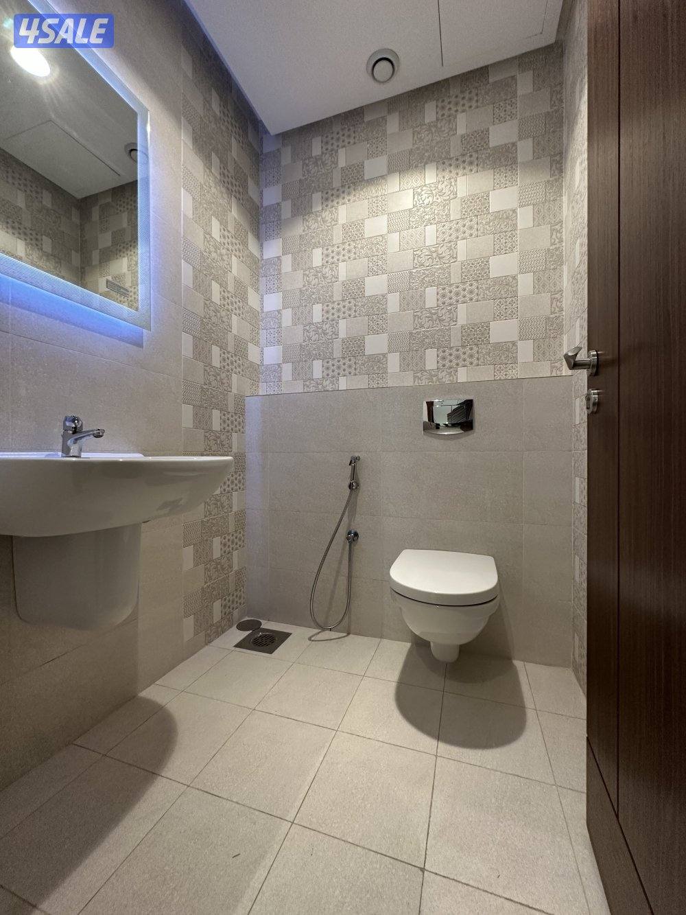 شقة سوبر ديلوكس بمنطقة حصة مبارك للايجار مساحة ١٣٥م5