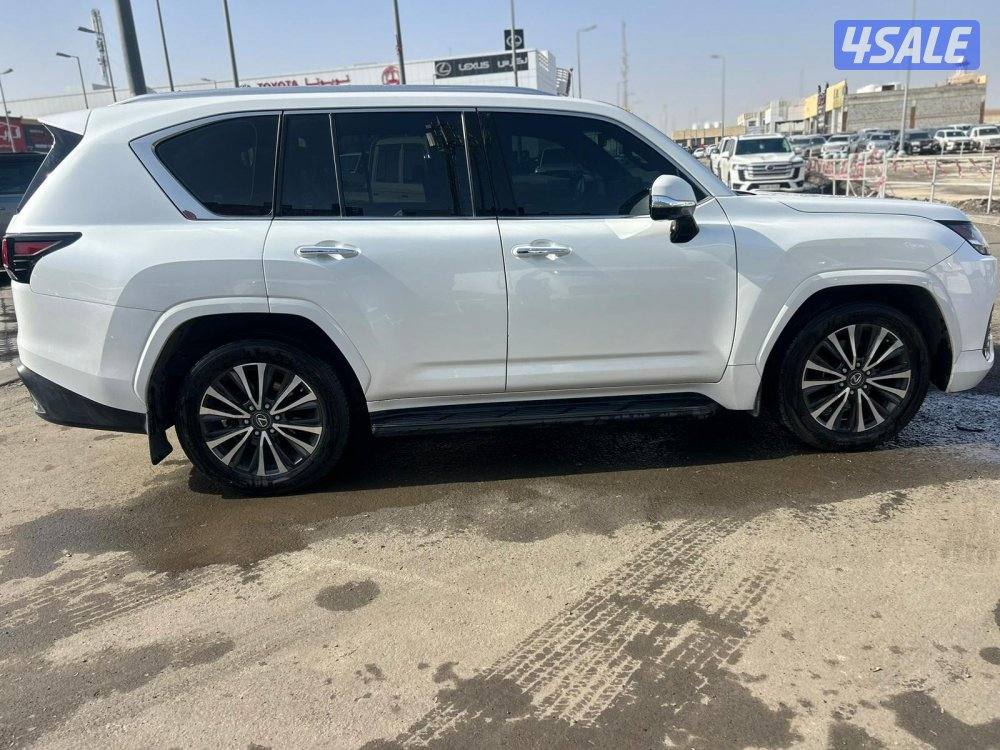 لكزس LX600 درجة اولى twinturbo .V6 موديل 2023 ماشى 73.000 k.m3