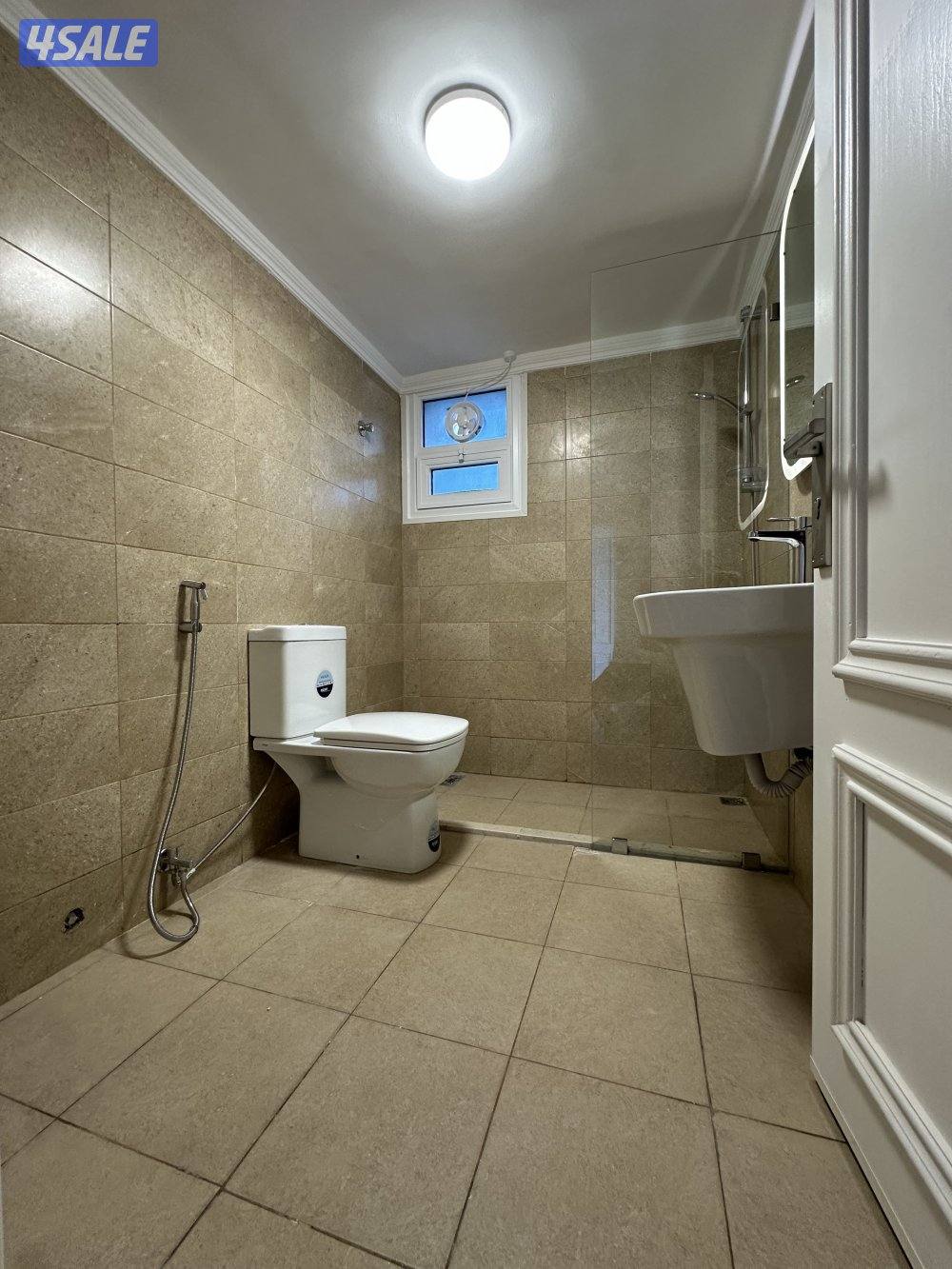 شقه تشطيب ديلوكس بالشعب البحري مساحة ٢٠٠م1