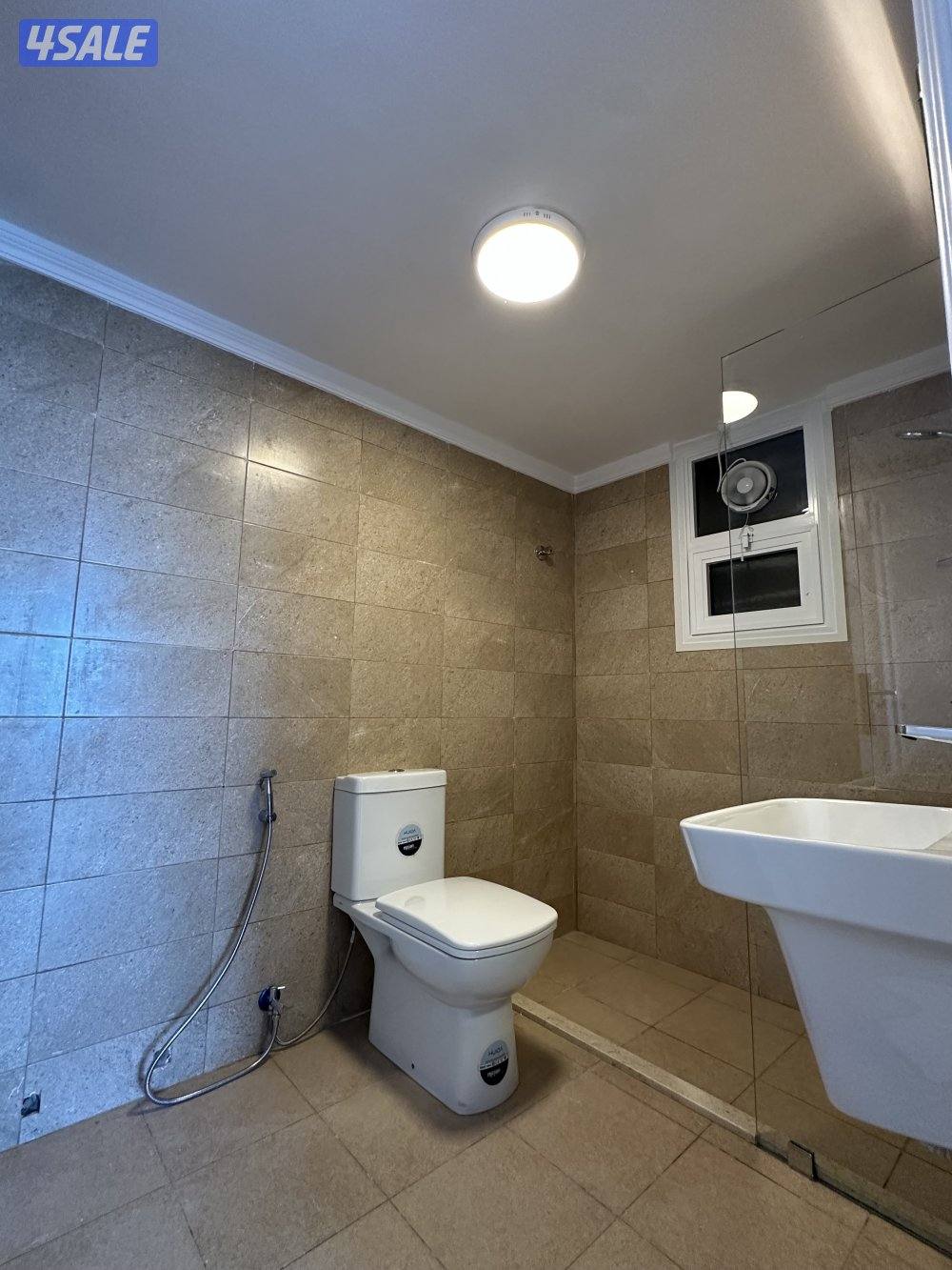 شقه تشطيب ديلوكس بالشعب البحري مساحة ٢٠٠م3