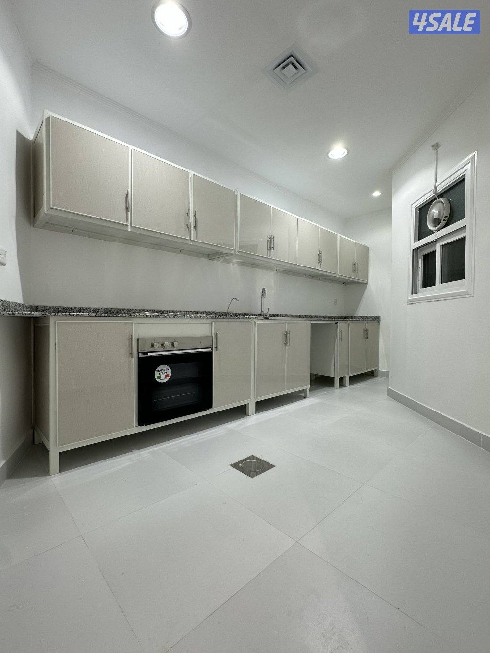 شقه تشطيب ديلوكس بالشعب البحري مساحة ٢٠٠م4