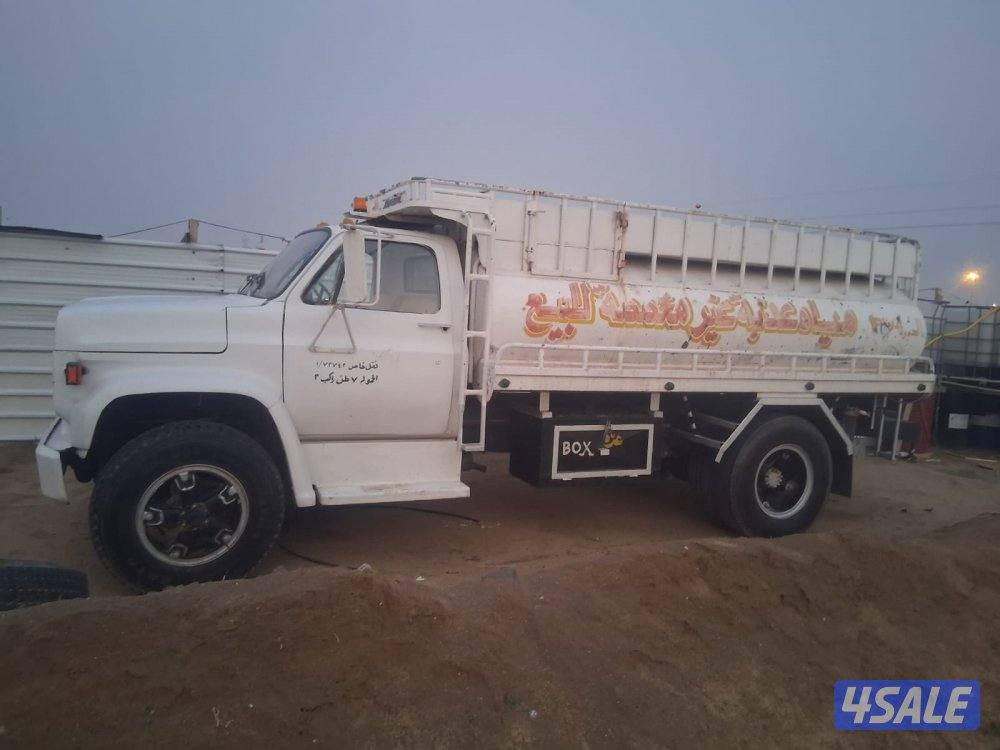 للبيع تنكر جي امسي موديل ٨٤ تانكي ١٦٠٠ نضيف0