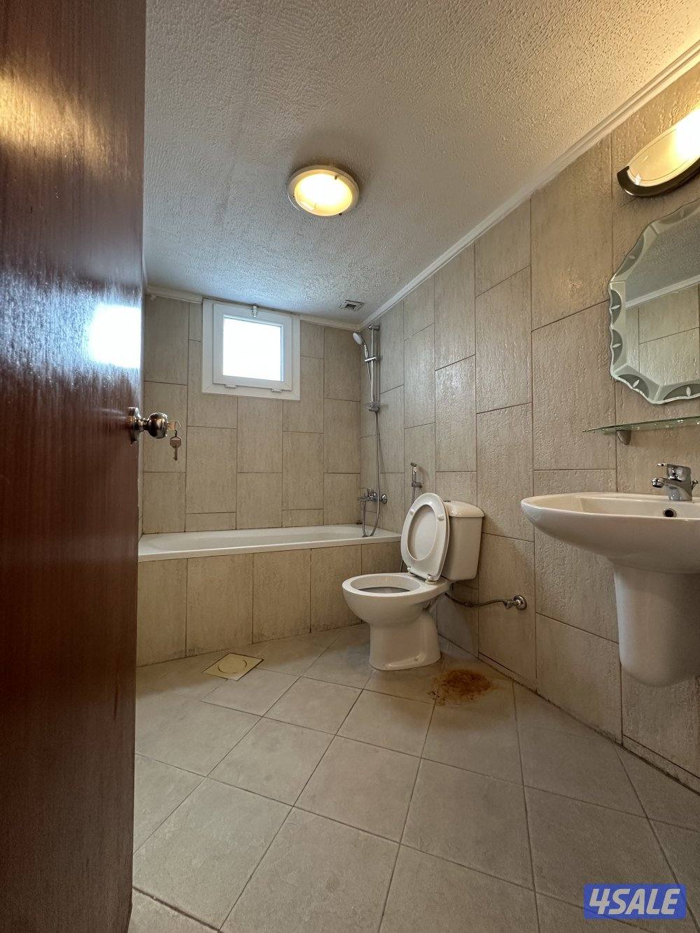 للايجار شقه بالشعب البحري مساحة ١٠٠م4