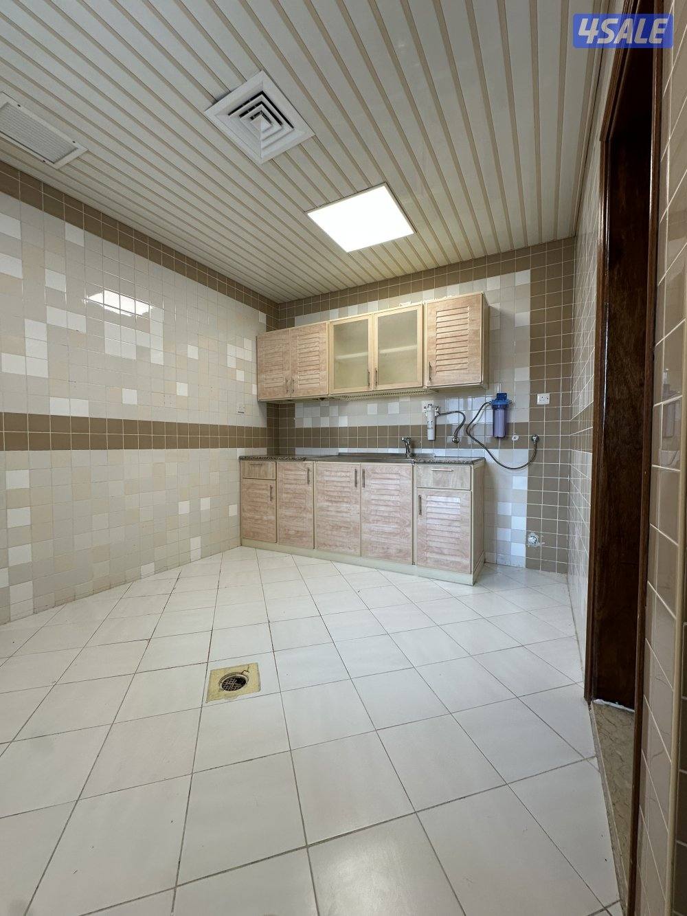 للايجار شقه بالشعب البحري مساحة ١٠٠م6