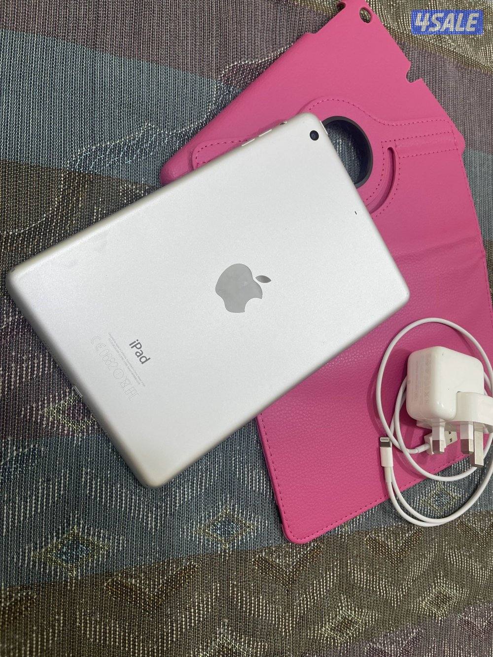 ايباد ابل ميني 3 فضي 128 قيقا نظيف وشغال زين مع الاغراض كامله0