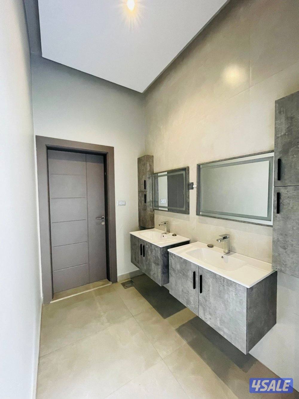 شاليه صف اول  vvip كامل غير مقسوم راقي وفخم لايوجد سنوي8