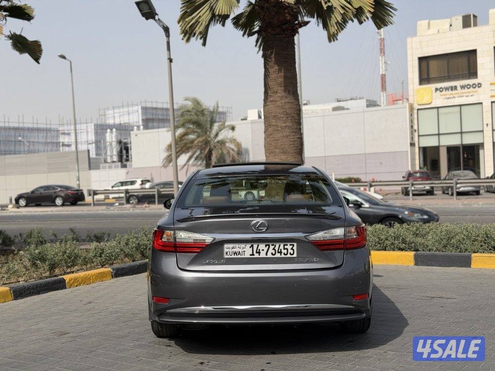 لكزس ES250 موديل 2016 عداد 164 الف سيرفس وكاله يوجد تثمين وبدل4