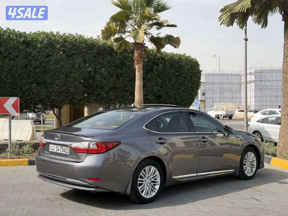 لكزس ES250 موديل 2016 عداد 164 الف سيرفس وكاله يوجد تثمين وبدل8
