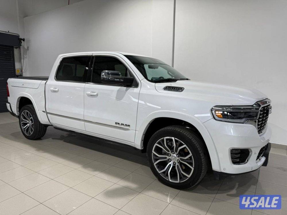 Ram 1500 Tungsten CC 3.0L I6 HO1