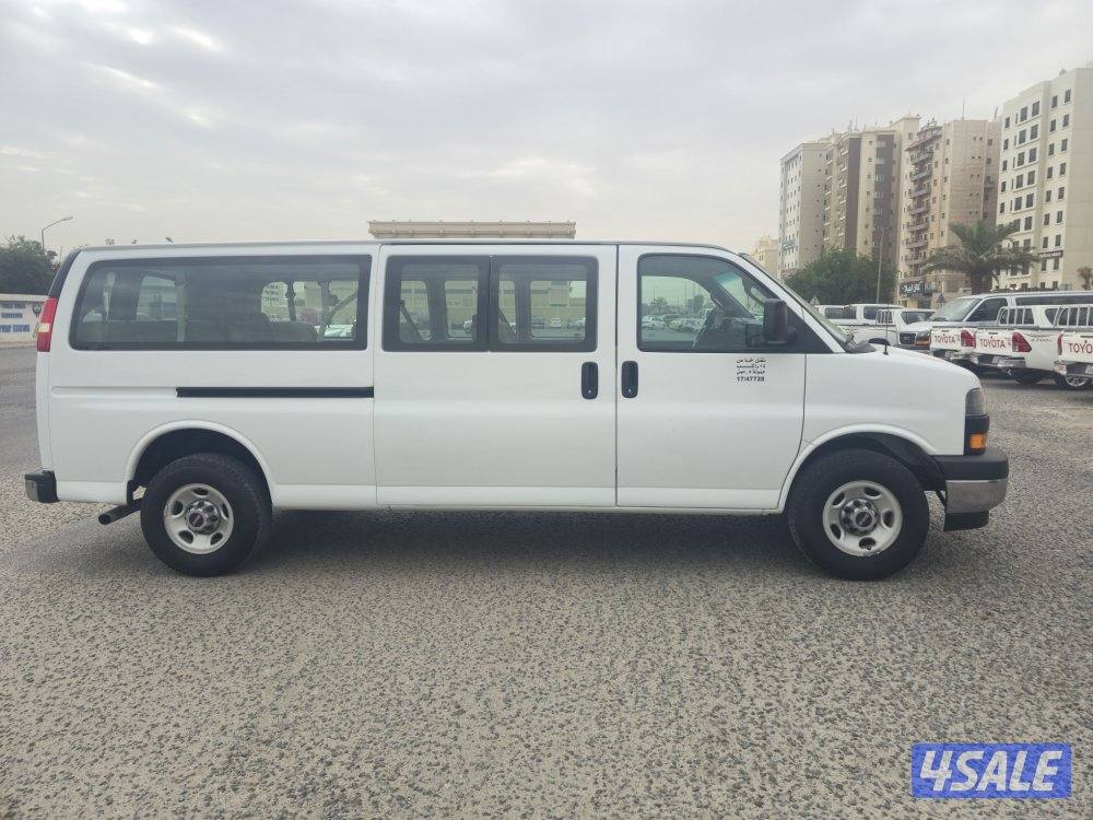 GMC SAVANA 2020 model mini bus 16 seater AWD. 56,000 km used4