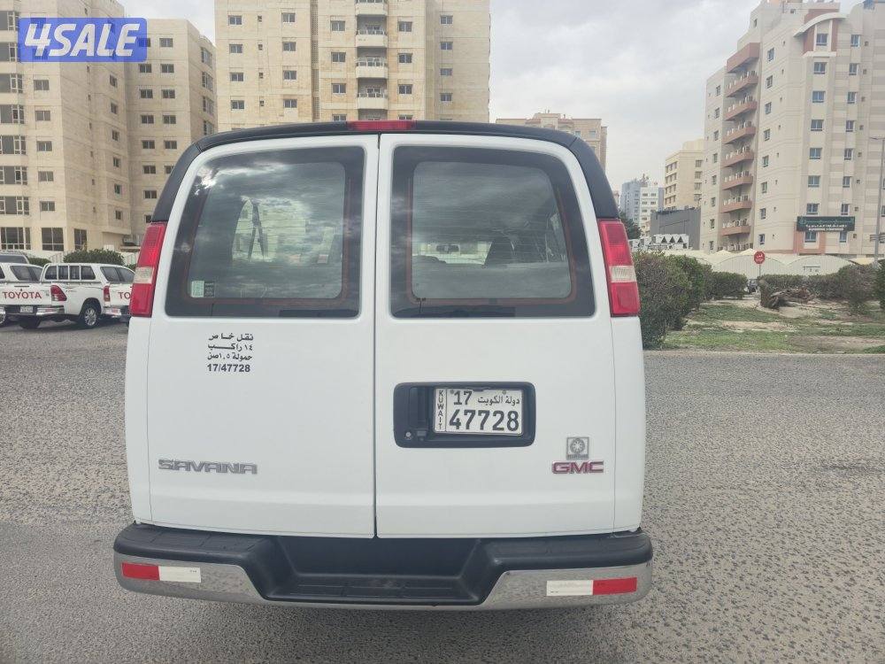 GMC SAVANA 2020 model mini bus 16 seater AWD. 56,000 km used5