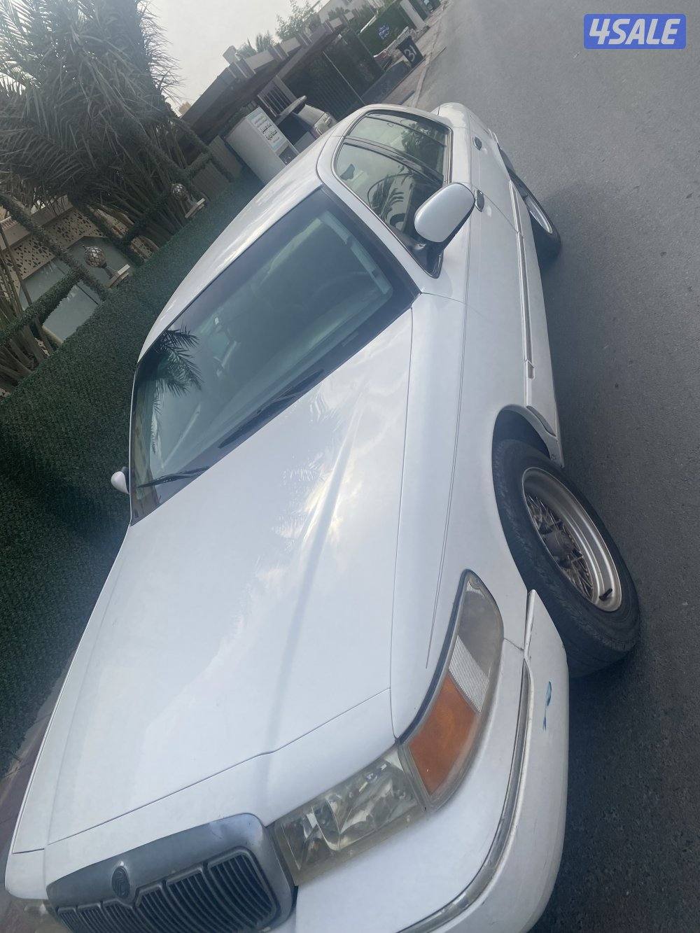 فورد جراند ماركيز  صبغ الوكاله خالي من الحوادث  ماشي 303 الف1