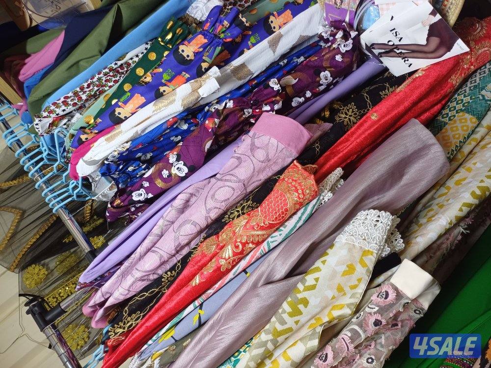 للبيع اغراض محل عباره عن العاب واكياس هدايا وكماليات وملابس خدمة وقرقي7