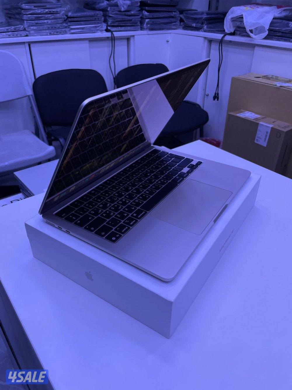 للبيع ماك بوك إير M4 – موديل 20250