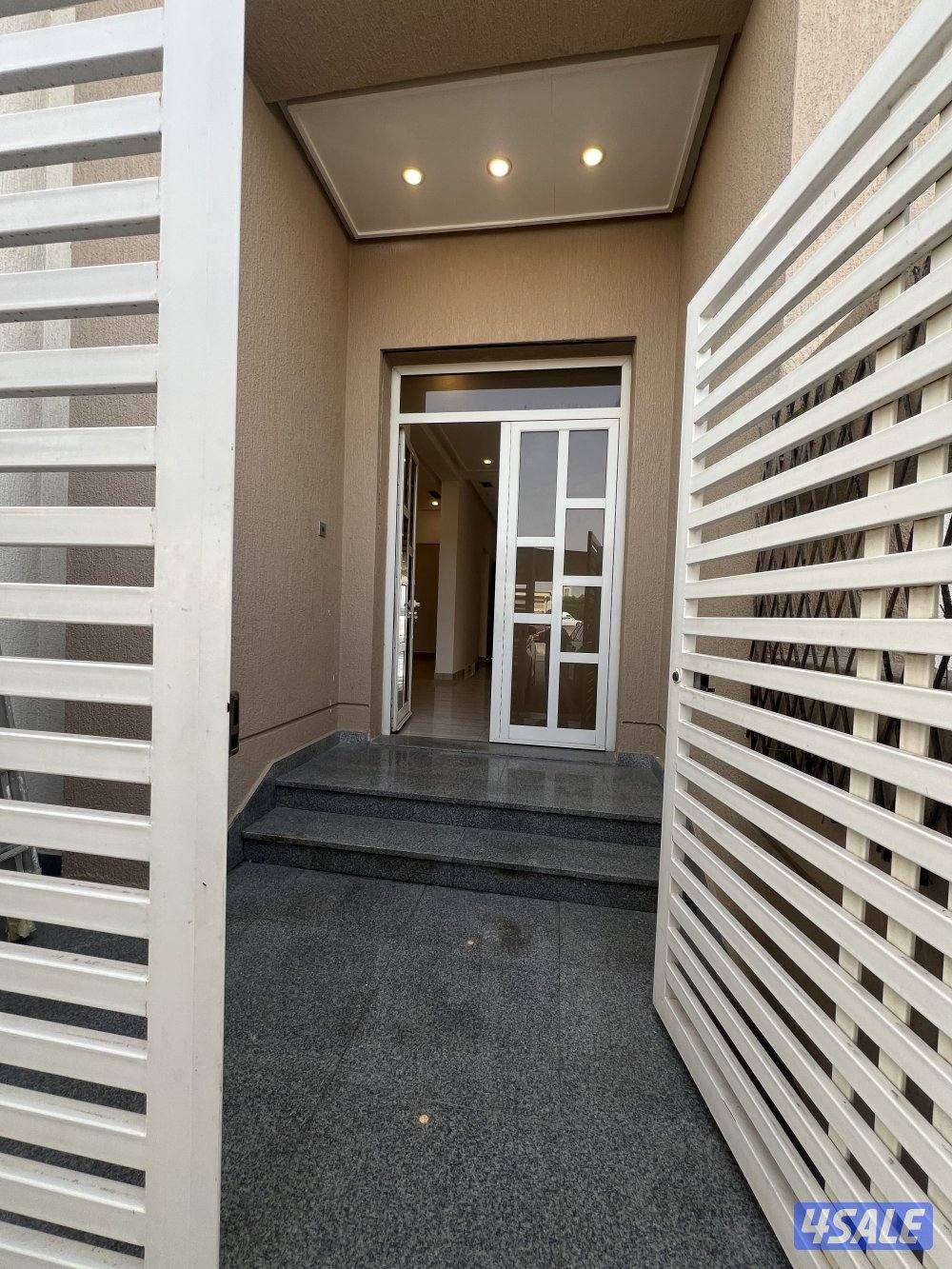 للايجار دور ارضي راقي وممتاز اربع غرف1