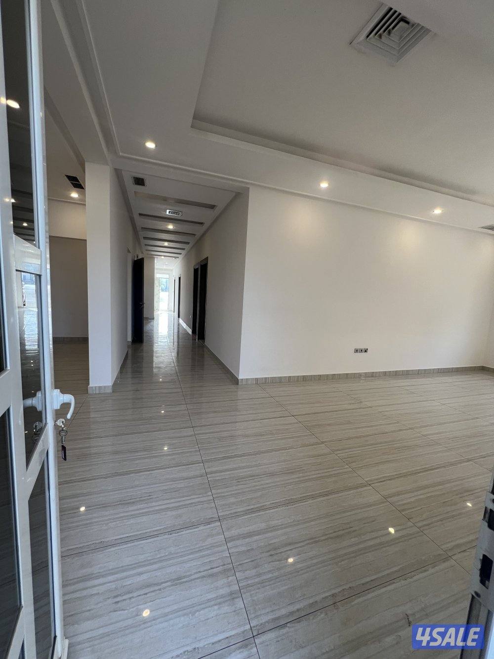 للايجار دور ارضي راقي وممتاز اربع غرف2