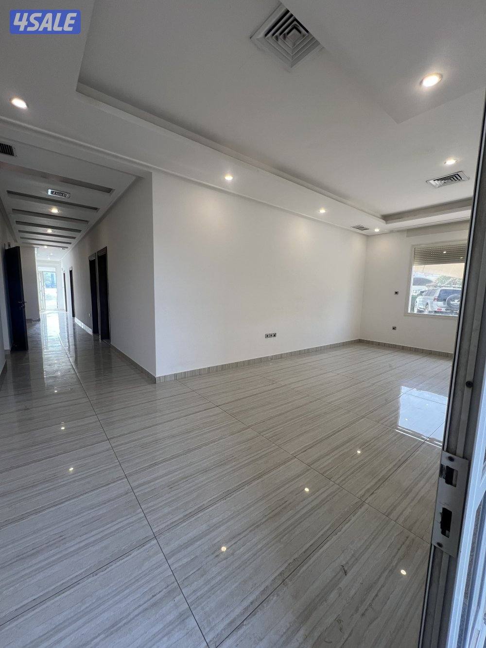 للايجار دور ارضي راقي وممتاز اربع غرف4