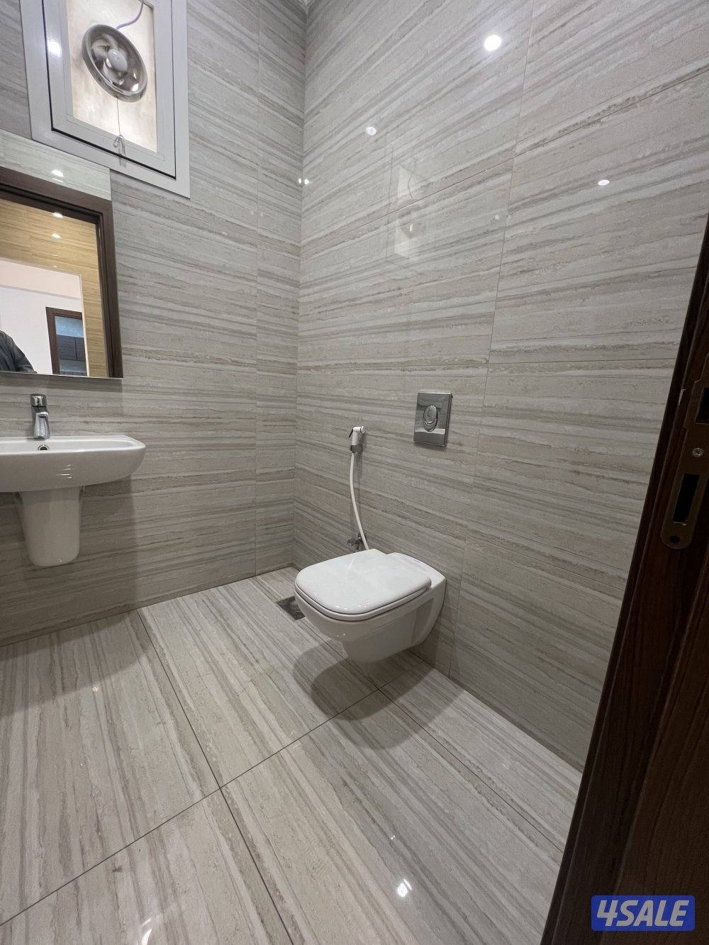 للايجار دور ارضي راقي وممتاز اربع غرف6