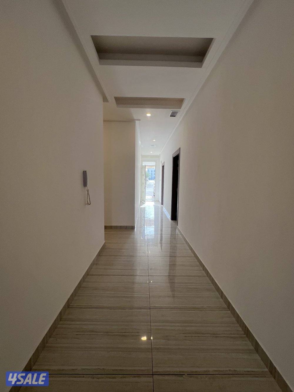 للايجار دور ارضي راقي وممتاز اربع غرف9