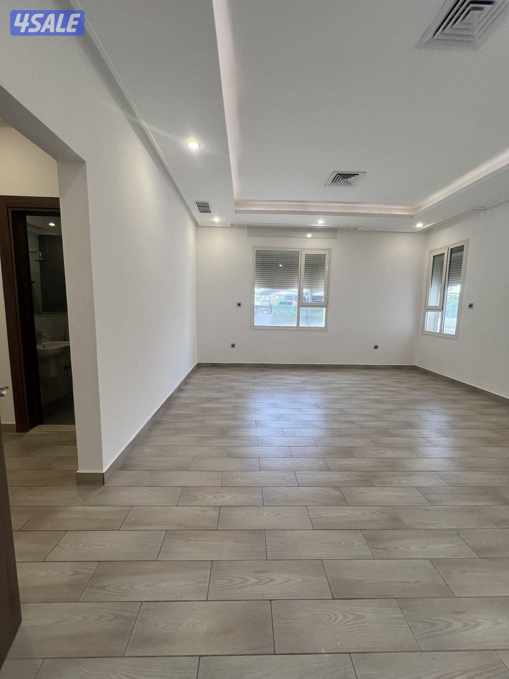 للايجار دور ارضي راقي وممتاز اربع غرف12