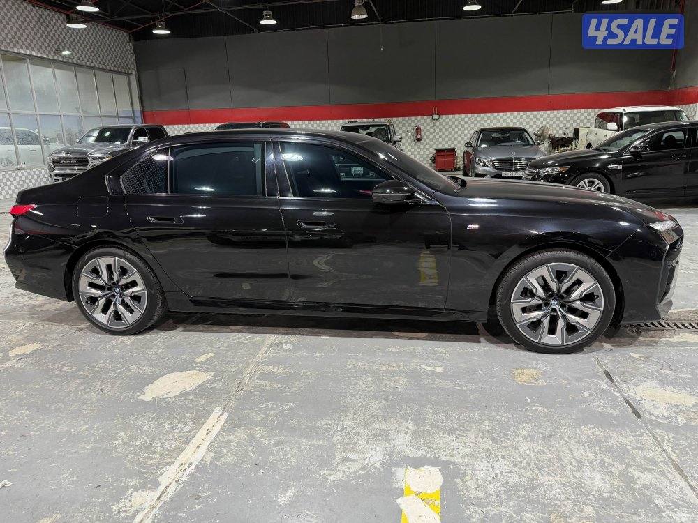 بي ام دبليو 740I 20231