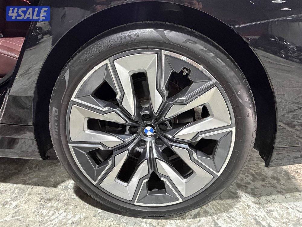 بي ام دبليو 740I 20235