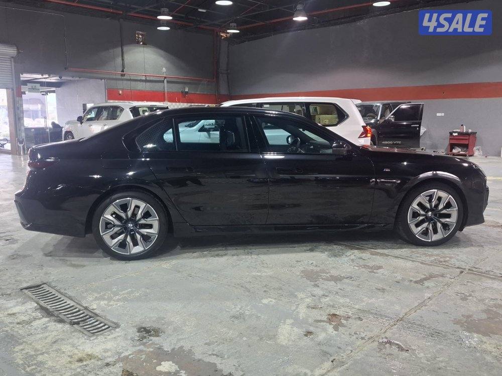 بي ام دبليو 740I 202314