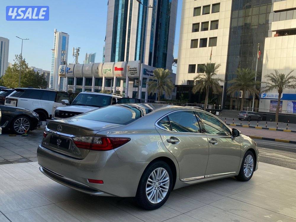 لكزس ES250 موديل 2018 عداد 85 الف كيلو فقط وارد الساير شرط الفحص3