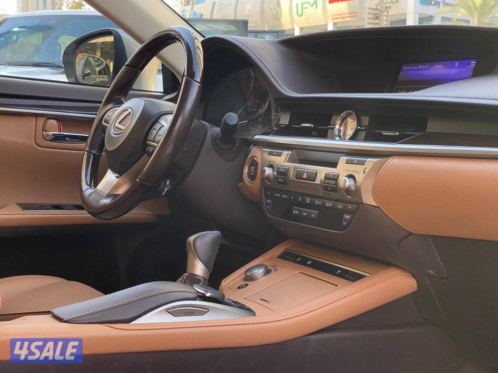 لكزس ES250 موديل 2018 عداد 85 الف كيلو فقط وارد الساير شرط الفحص4