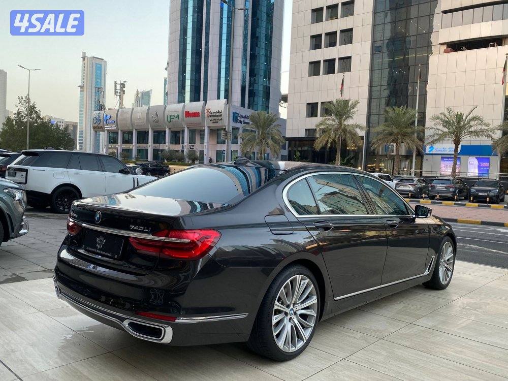 بي ام دبليو 740Li موديل 2017 عداد 50 الف كيلو فقط صبغ وكاله وارد وكاله3