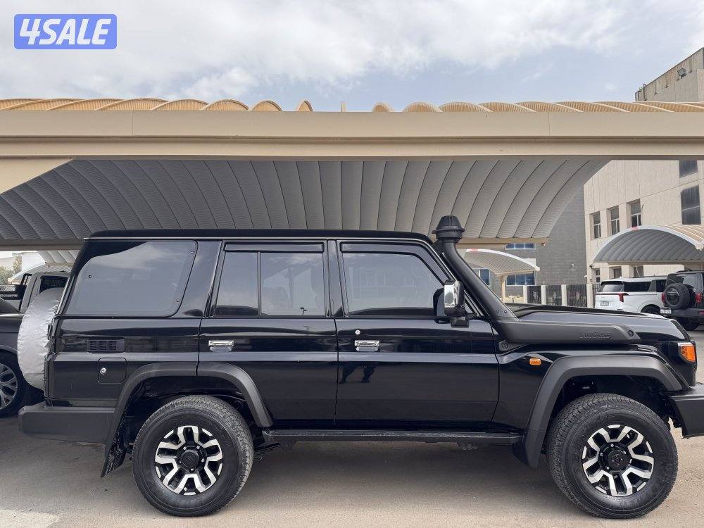 تويوتا نص 2025  بحالة ممتازة واضافات1