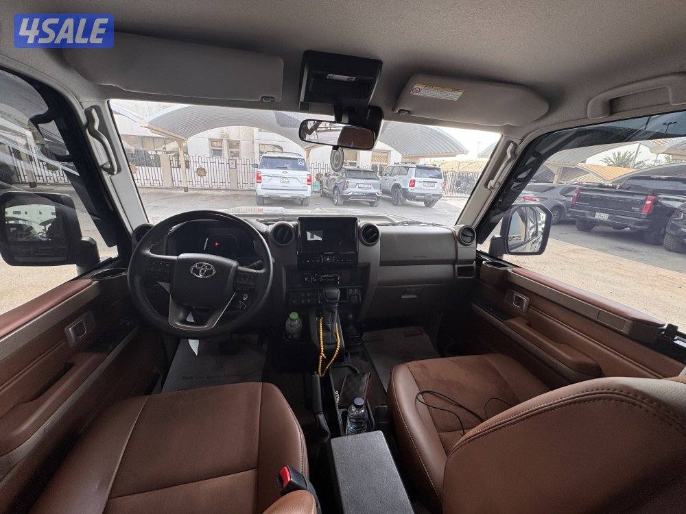 تويوتا نص 2025  بحالة ممتازة واضافات3