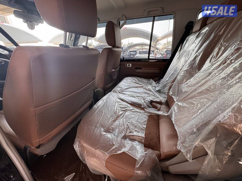 تويوتا نص 2025  بحالة ممتازة واضافات4