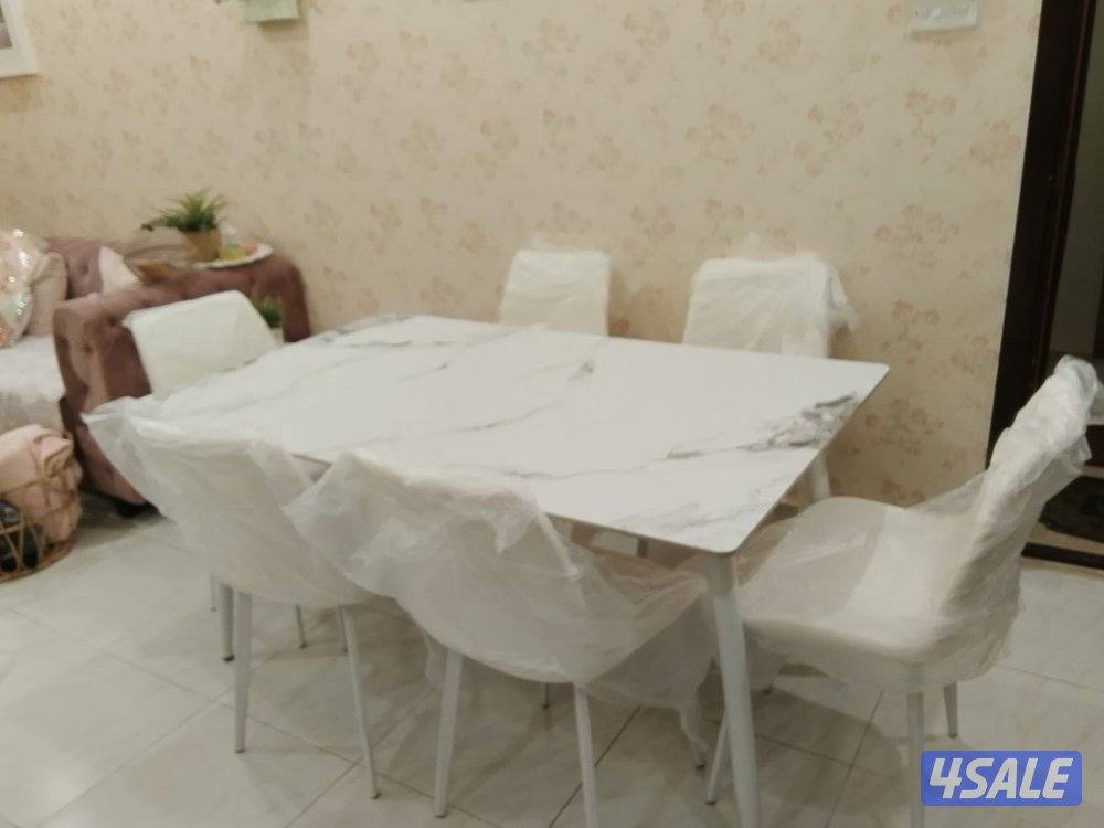 طاولة طعام0
