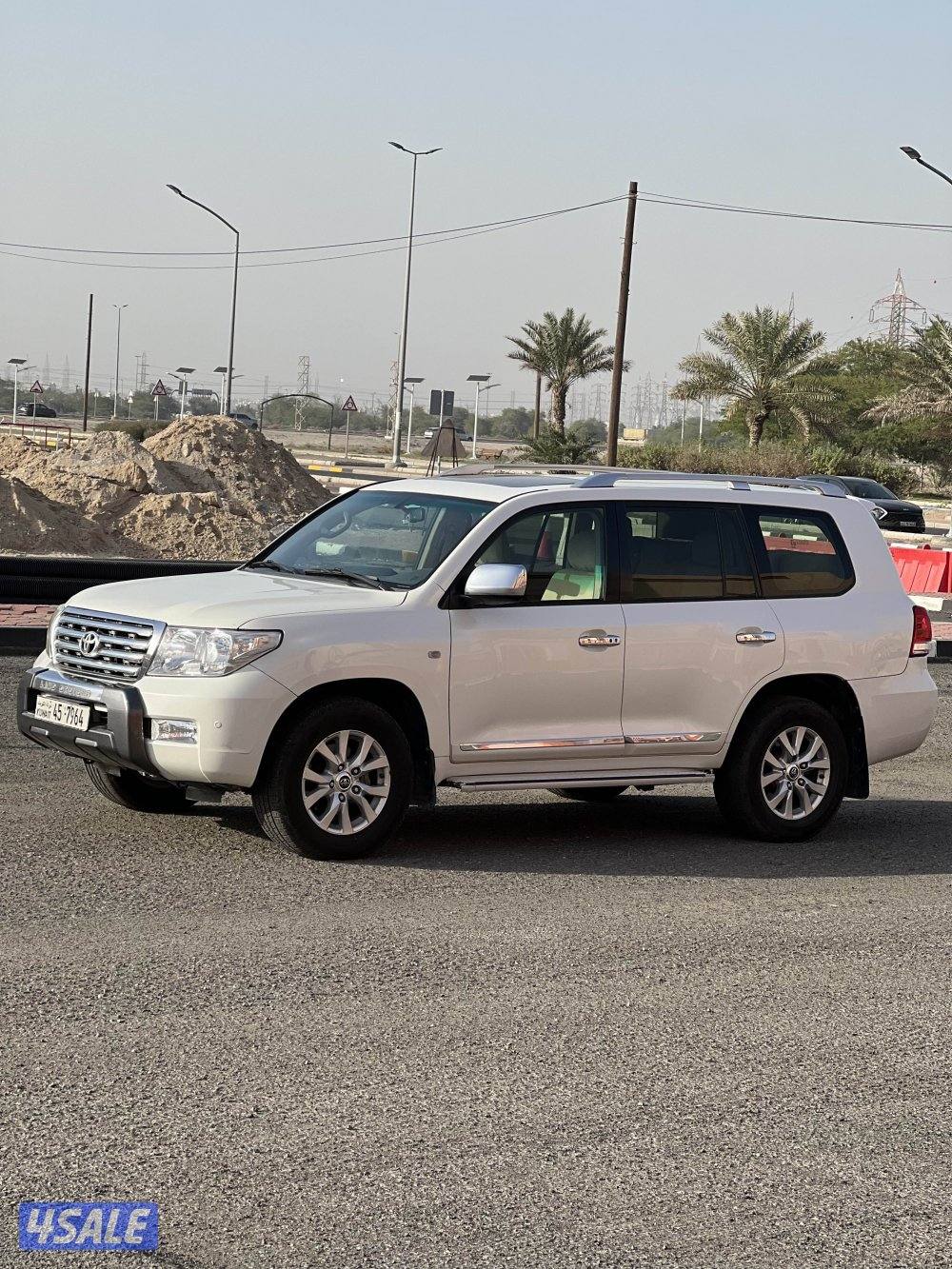 للبيع لاندكروزر GXR 6 سلندر موديل 20090