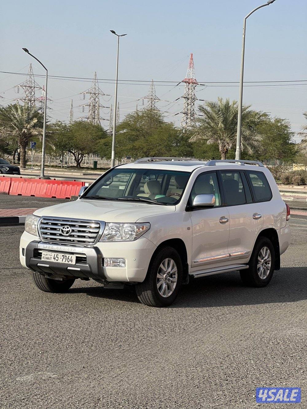 للبيع لاندكروزر GXR 6 سلندر موديل 20091