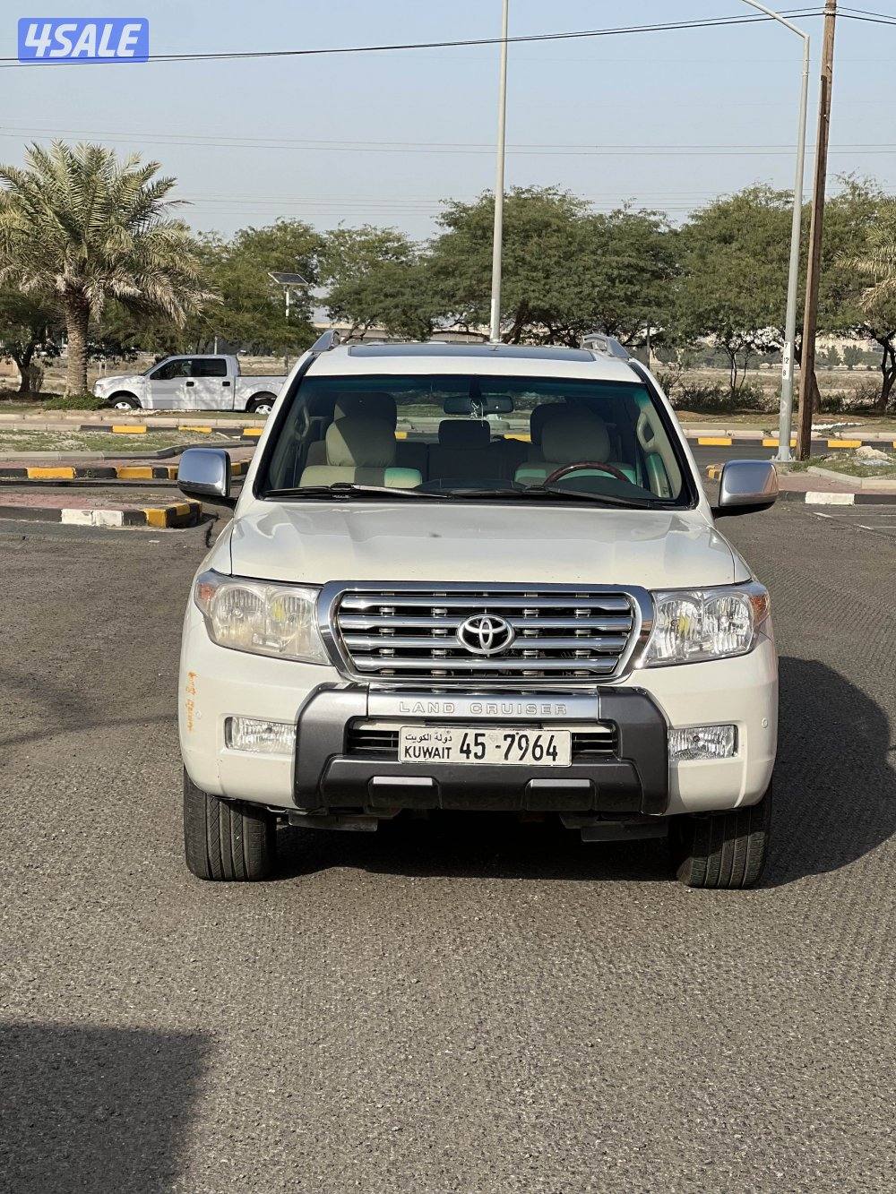 للبيع لاندكروزر GXR 6 سلندر موديل 20092