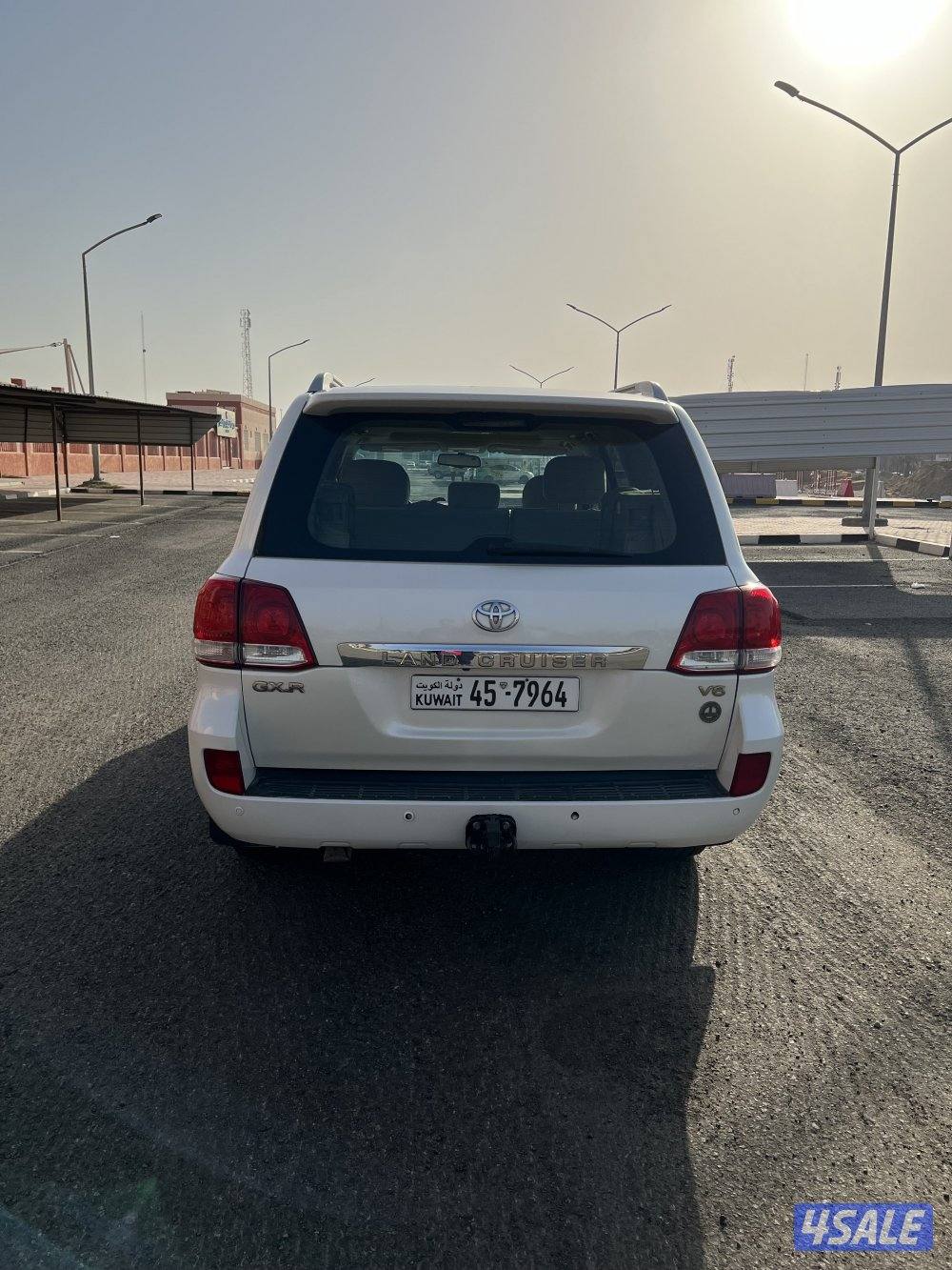 للبيع لاندكروزر GXR 6 سلندر موديل 20095