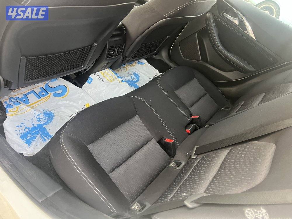 انفينيتي Q30 ابيض 2018 ماشي 125 الف كامل المواصفات فتحه شاشه4