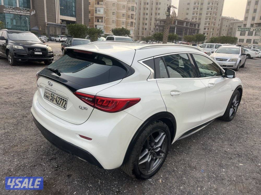 انفينيتي Q30 ابيض 2018 ماشي 125 الف كامل المواصفات فتحه شاشه11